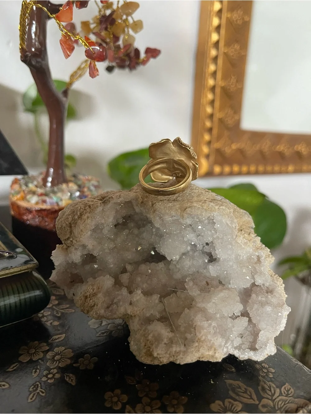 Premier Designs Gold Tone Flower Cocktail Ring with Crystal Center Size 7